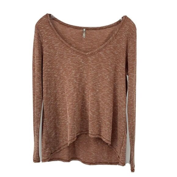 BKE Red Ribbed Long Sleeve Scoop Neck High Low Top - Picture 1 of 6